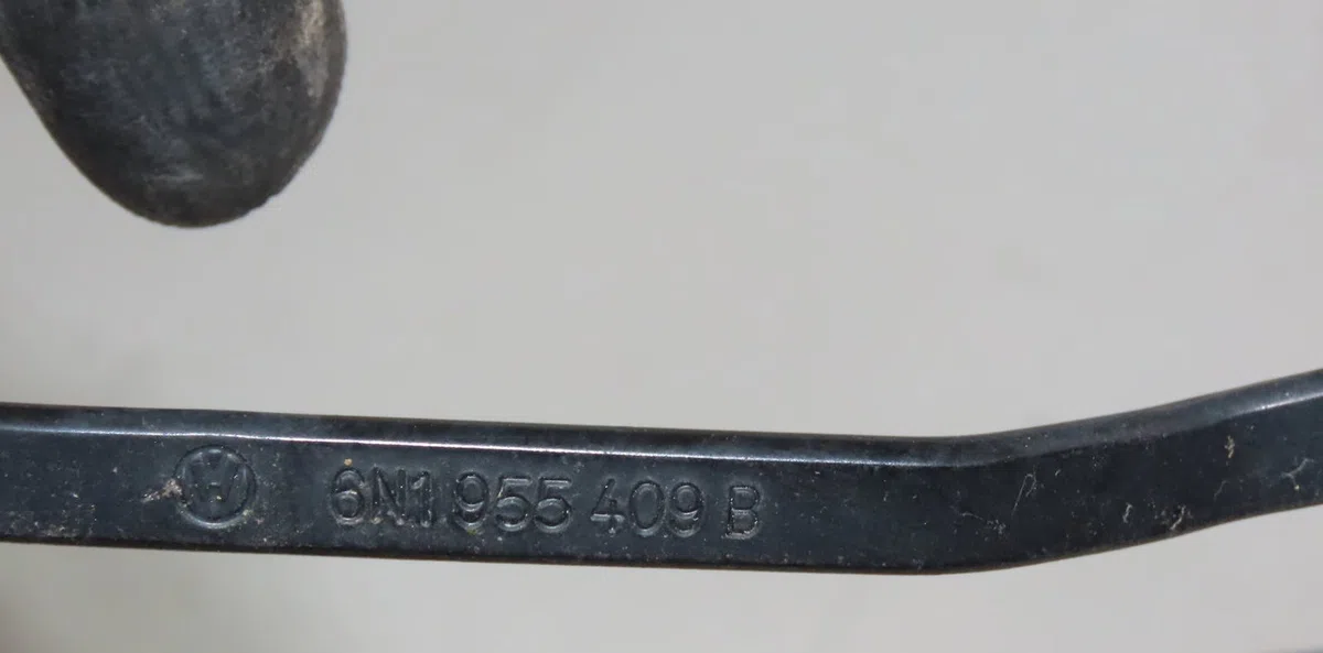 Bras essuie-glace avant gauche Volkswagen POLO (6N2) 1.9 sdi (1999-2001) 5 portes occasion — photo 2