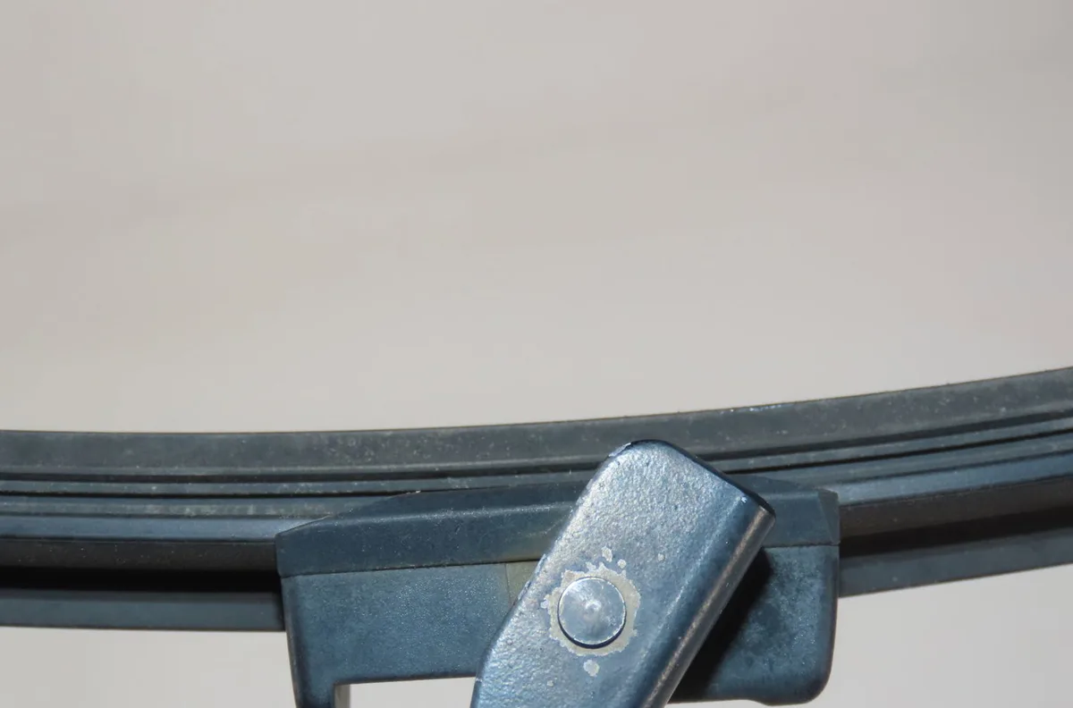 Bras essuie-glace avant gauche Volkswagen POLO (9N_, 9A_) 1.2 12v (2001-2007) 5 portes occasion — photo 3