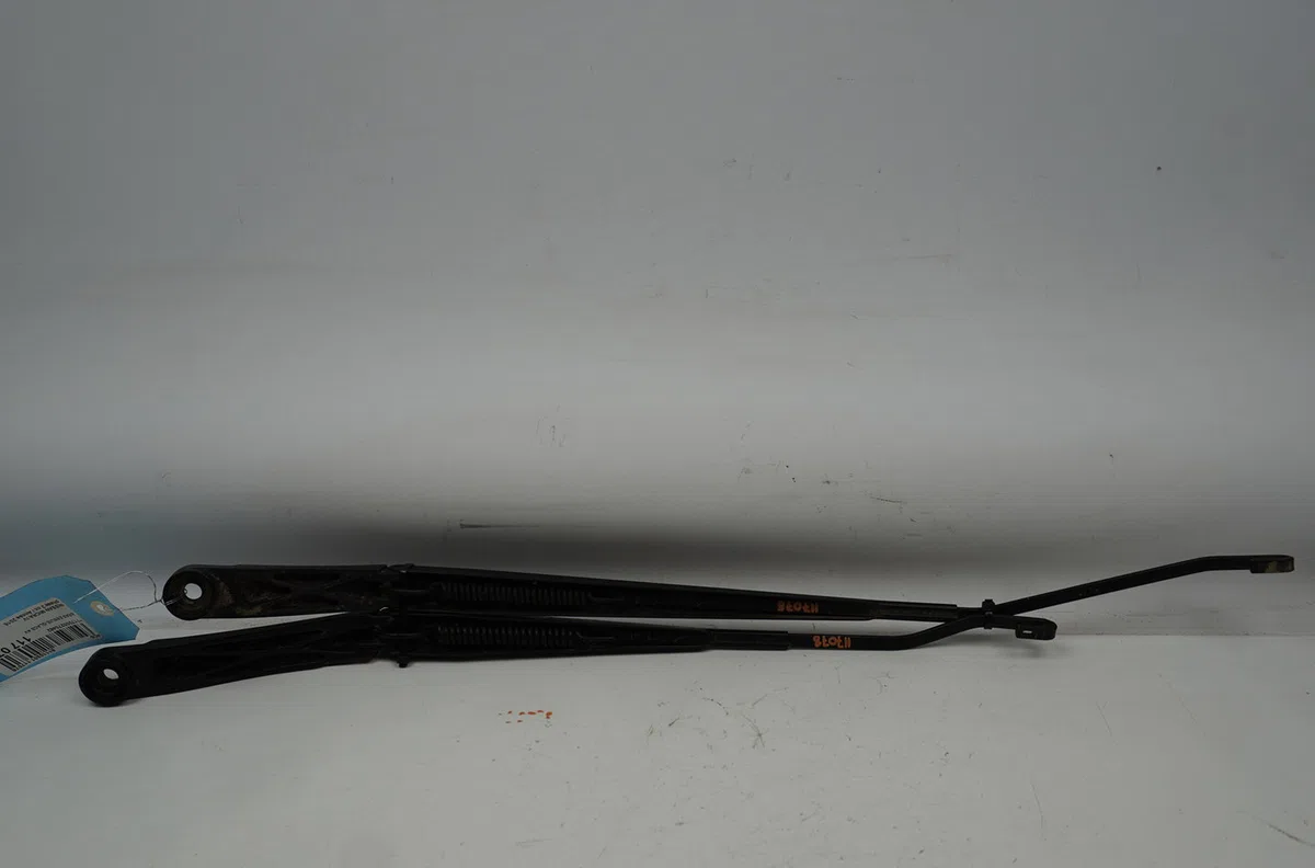 Bras essuie-glace avant Nissan MICRA IV (K13K) 1.2 (2010-2015) occasion — photo 2