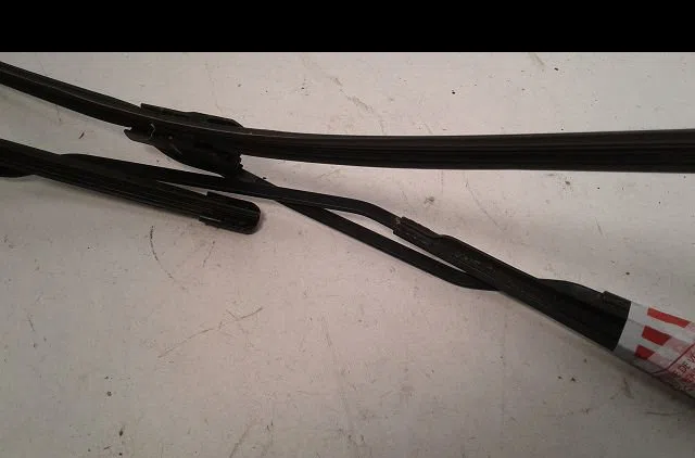 Bras essuie-glace avant Peugeot 206 3-5 portes (2A-C) 1.4 i (1998-2012) 3 portes occasion — photo 4