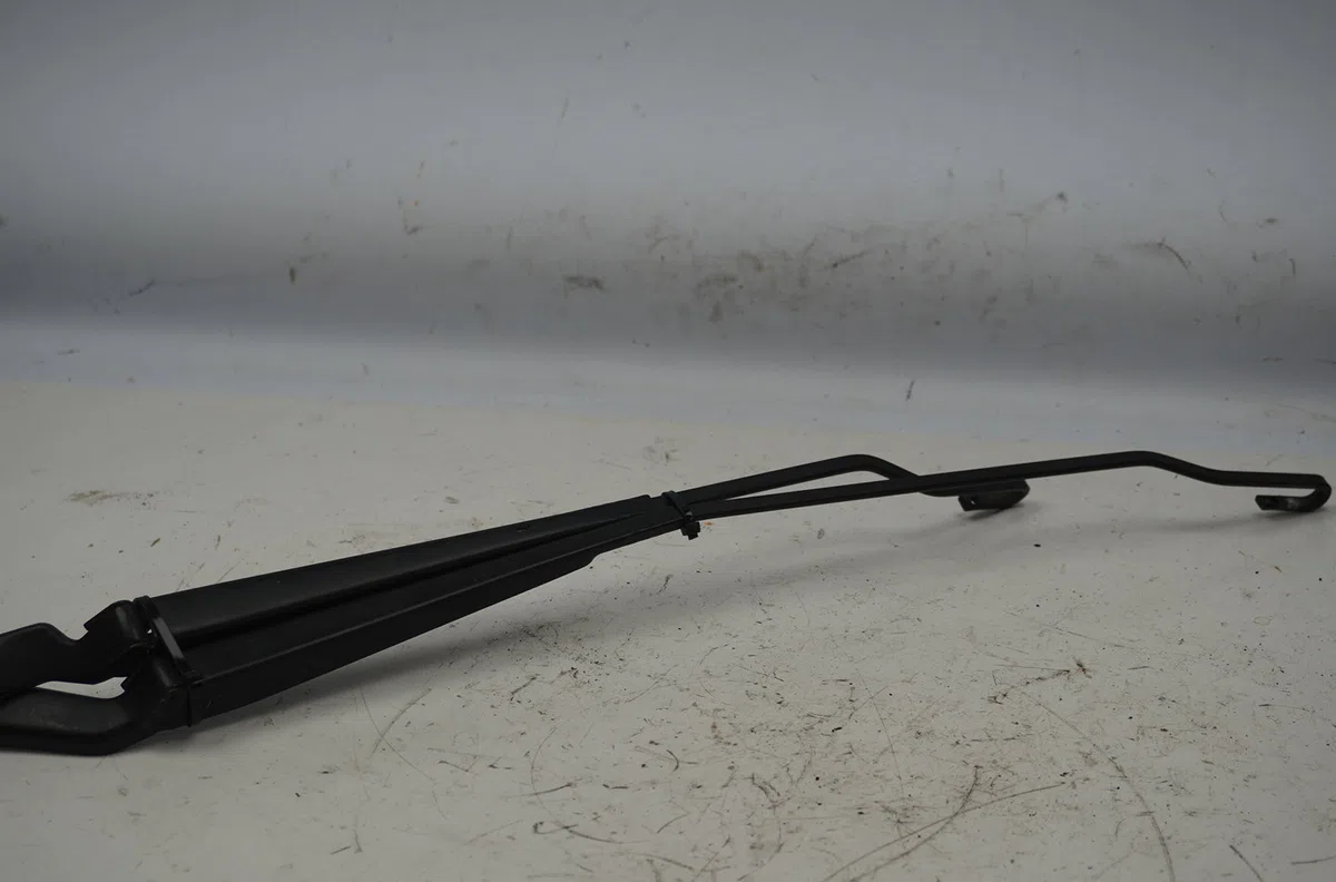 Bras essuie-glace avant Volkswagen GOLF IV (1J1) 1.6 (1997-2004) occasion — photo 2