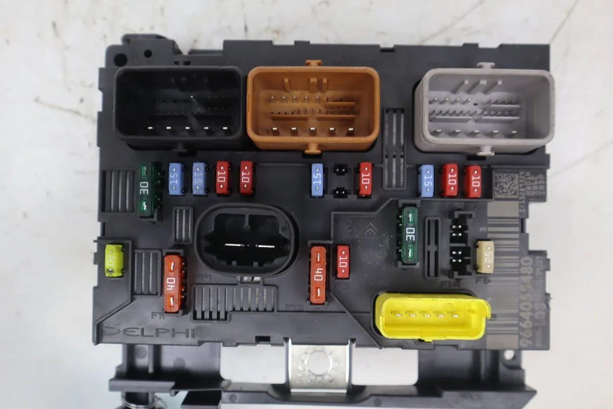 Bsm (boitier servitude moteur) Citroën C2 (JM_) 1.1 (2003-2012) 3 portes occasion — photo 2