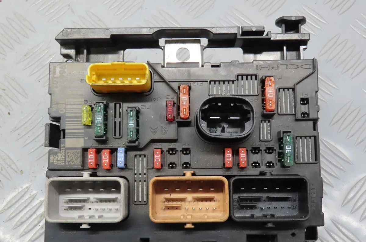 Bsm (boitier servitude moteur) Citroen C2 (JM_) 1.4 hdi (2003-2009) 3 portes occasion — photo 2