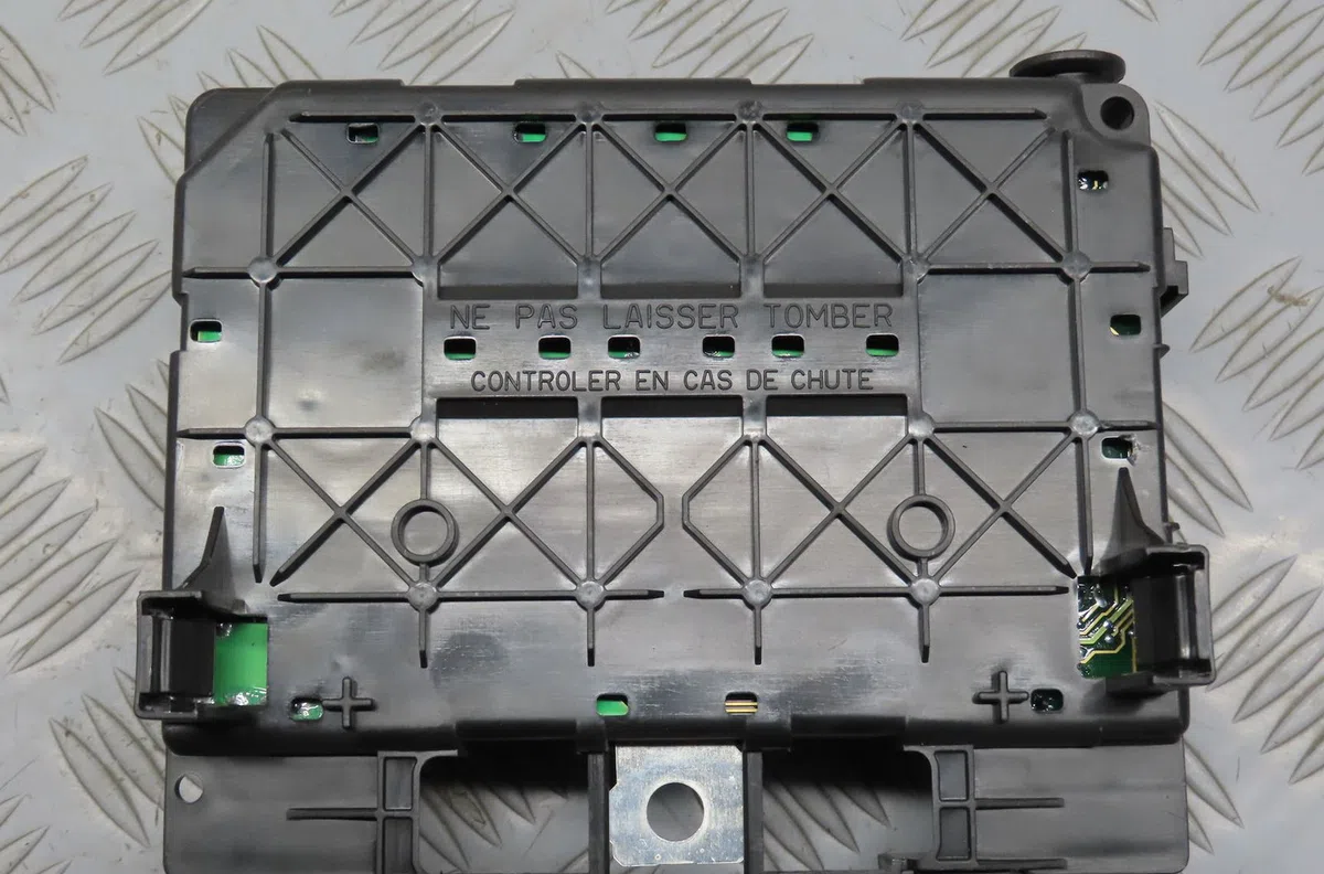 Bsm (boitier servitude moteur) Citroen C2 (JM_) 1.4 hdi (2003-2009) 3 portes occasion — photo 3