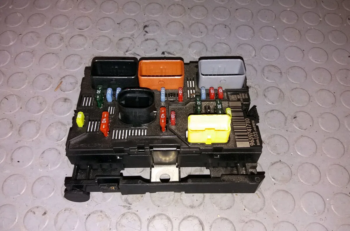 Bsm (boitier servitude moteur) Citroen C3 I (FC_, FN_) 1.6 16v hdi (2005) occasion — photo 2