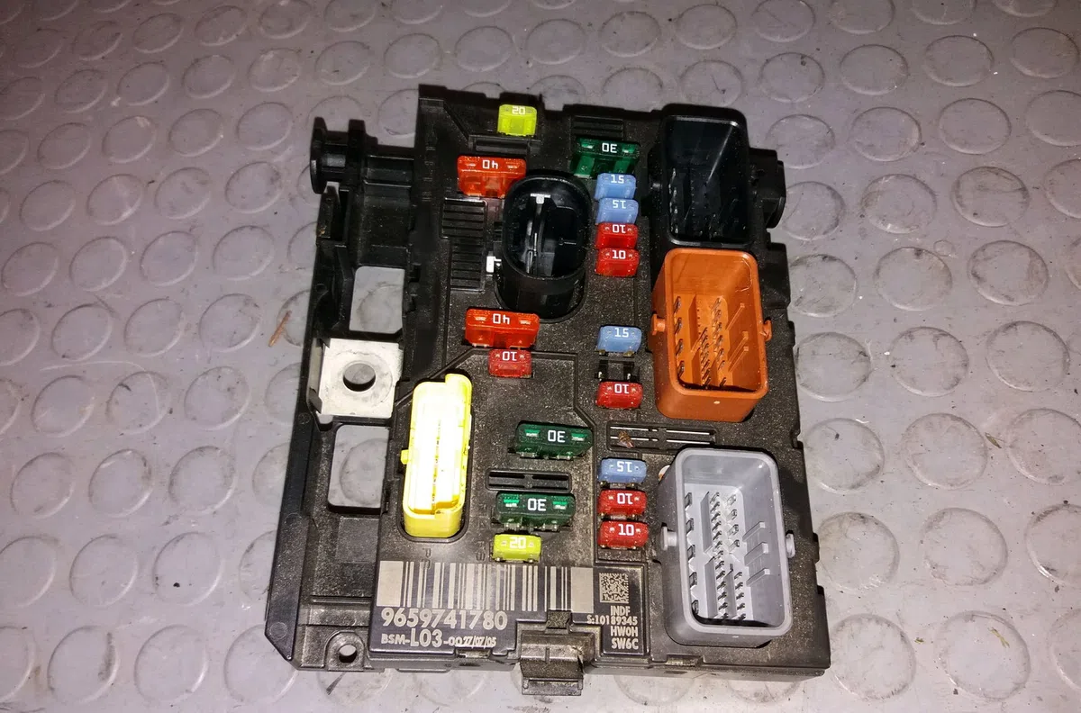 Bsm (boitier servitude moteur) Citroen C3 I (FC_, FN_) 1.6 16v hdi (2005) occasion — photo 3