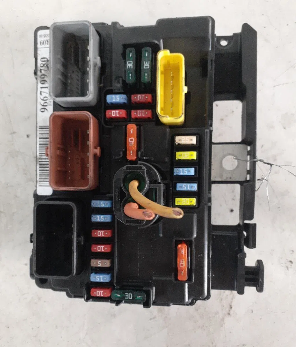 Bsm (boitier servitude moteur) Citroen C3 PICASSO (SH_) 1.6 hdi (2009) 5 portes occasion — photo 2