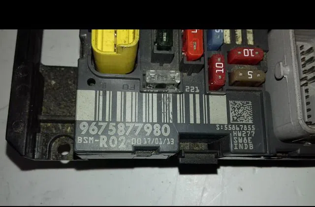 Bsm (boitier servitude moteur) Citroën C4 GRAND PICASSO I (UA_) 1.6 hdi 110 (2010-2013) occasion — photo 3