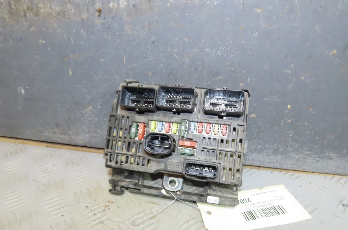 Bsm (boitier servitude moteur) Citroen C4 I (LC_) 1.6 hdi (2004-2011) 5 portes occasion — photo 4