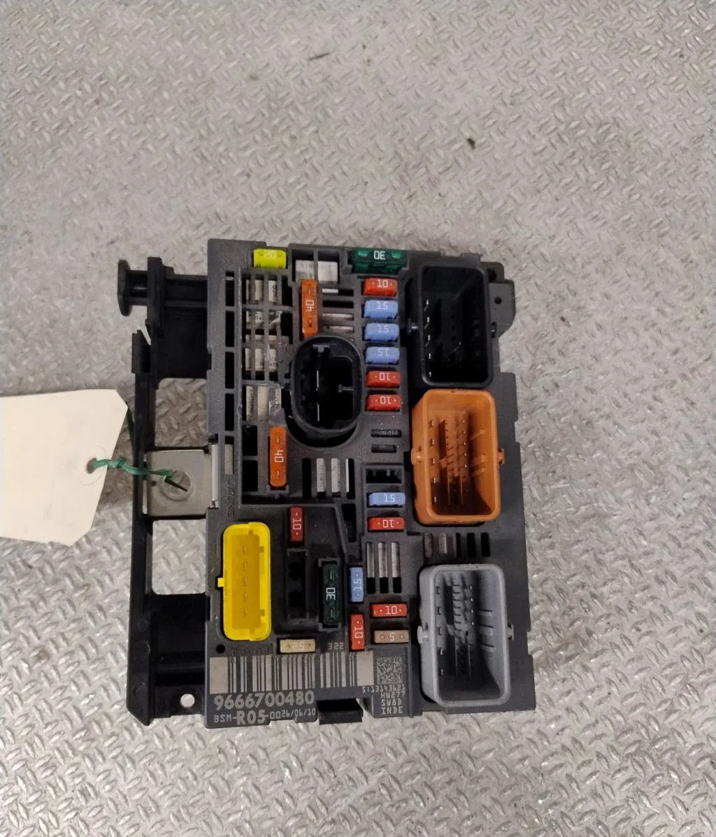 Bsm (boitier servitude moteur) Citroen C4 I (LC_) 1.6 hdi (2004-2011) 5 portes occasion — photo 2