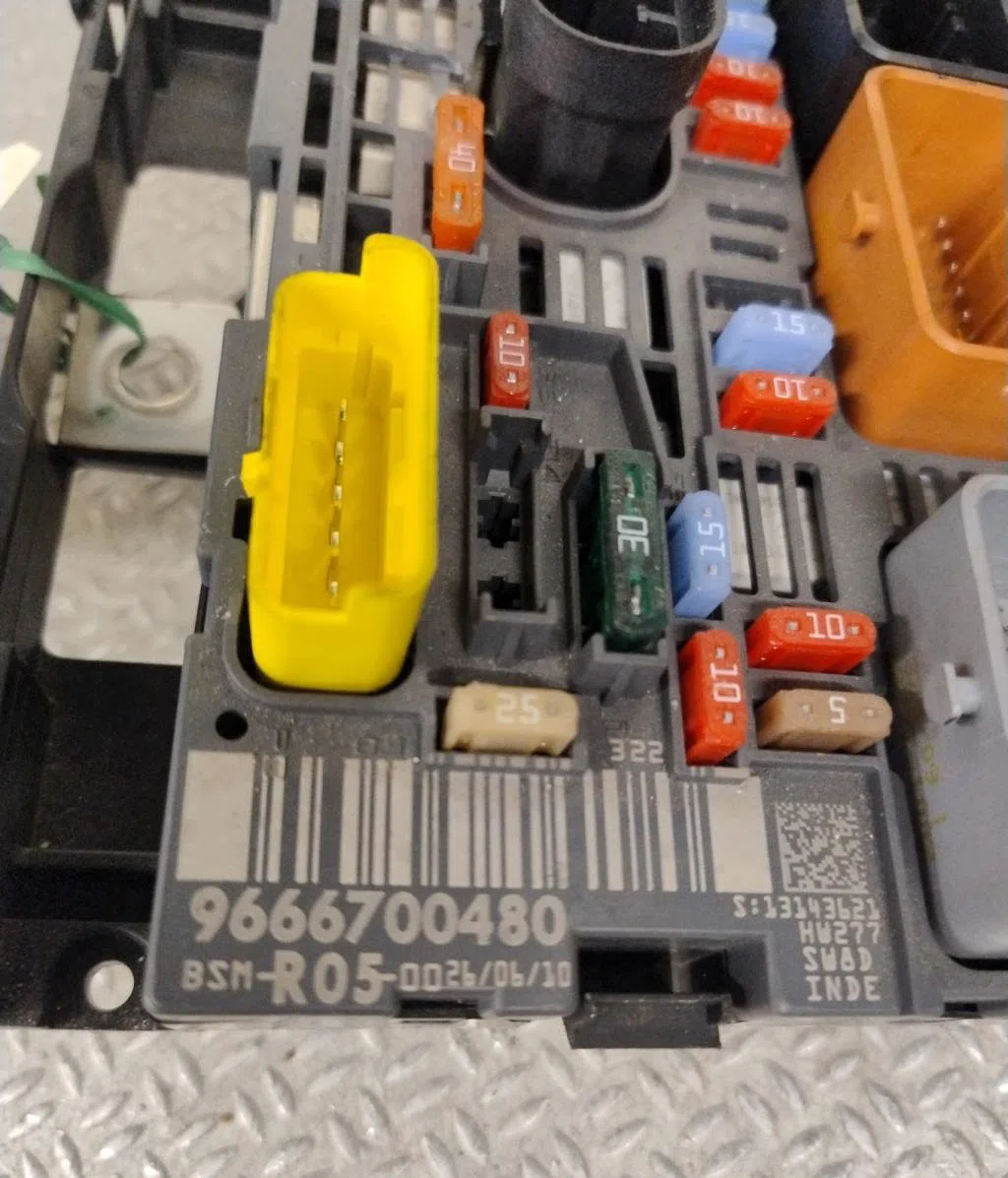 Bsm (boitier servitude moteur) Citroen C4 I (LC_) 1.6 hdi (2004-2011) 5 portes occasion — photo 3