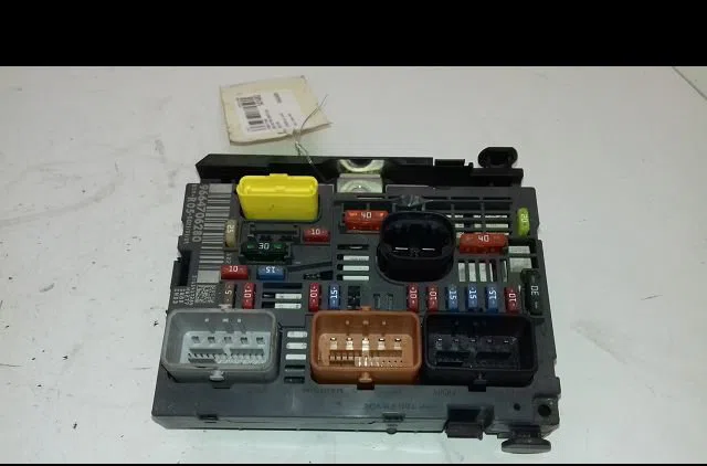 Bsm (boitier servitude moteur) Citroën C4 I (LC_) 1.6 hdi (2004-2011) occasion — photo 2