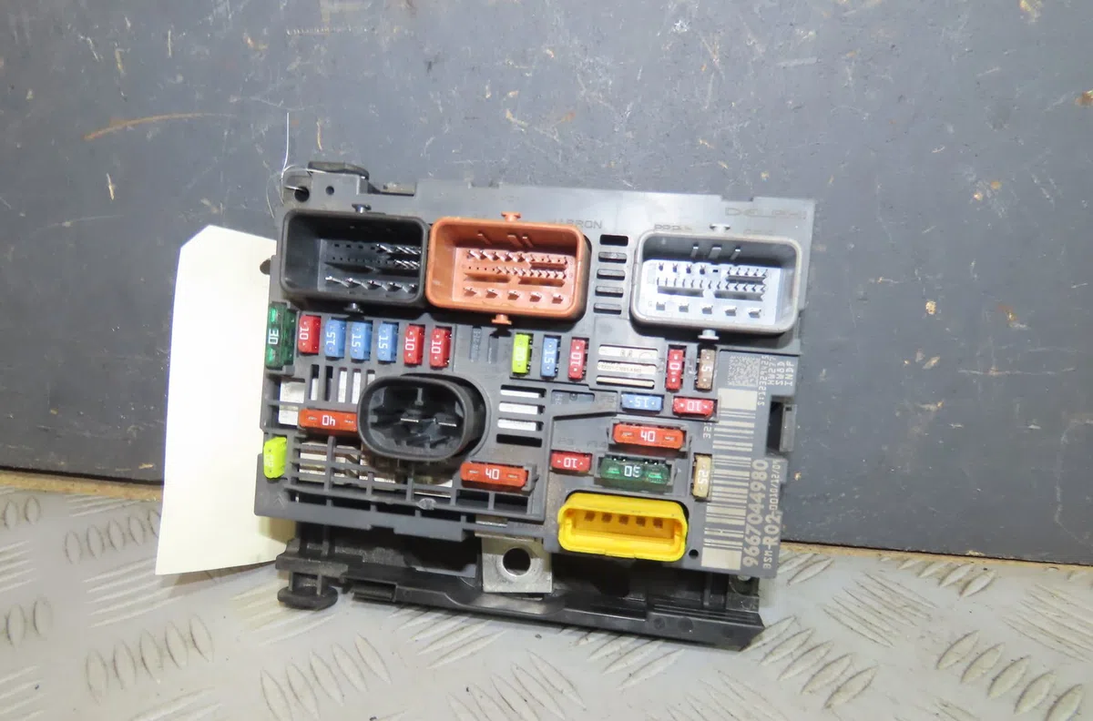 Bsm (boitier servitude moteur) Citroen C4 PICASSO I Monospace (UD_) 1.6 hdi 110 (2010-2013) 5 portes occasion — photo 4