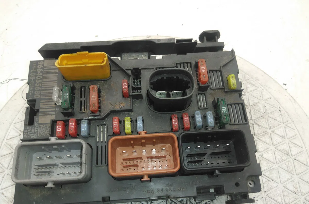 Bsm (boitier servitude moteur) CITROEN C4 PICASSO I occasion — photo 2