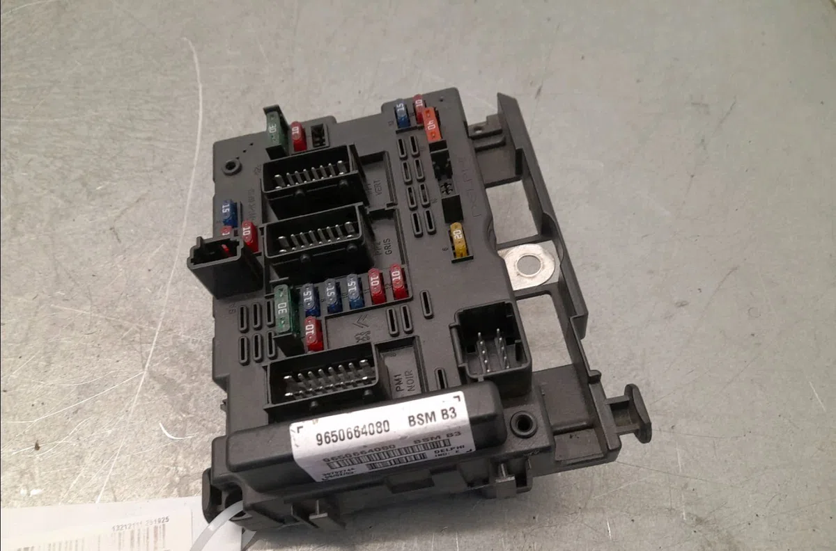 Bsm (boitier servitude moteur) Citroën XSARA (N1) 1.6 16v (2000-2005) 5 portes occasion — photo 2