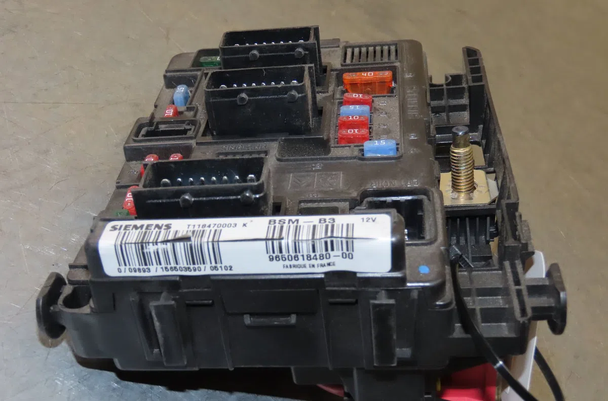 Bsm (boitier servitude moteur) CITROEN XSARA PICASSO occasion — photo 3