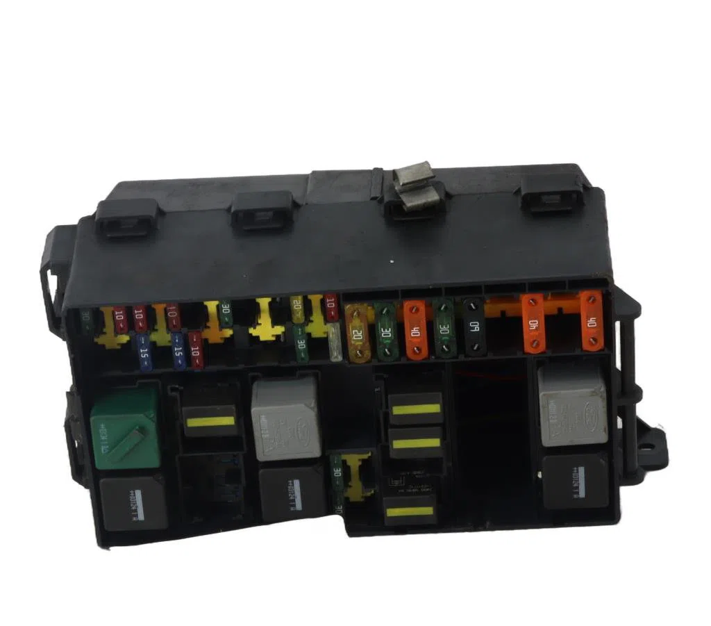 Bsm (boitier servitude moteur) FORD FOCUS 1 BREAK occasion — photo 2