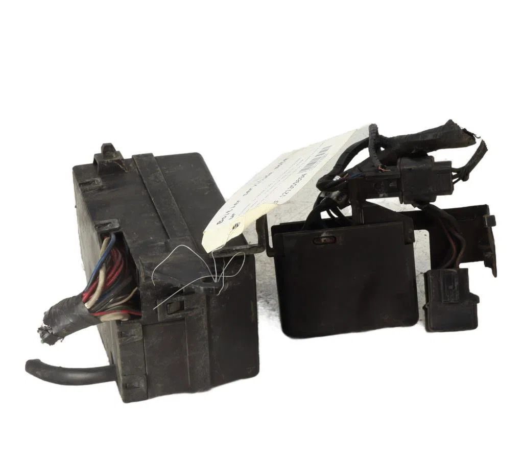 Bsm (boitier servitude moteur) Mitsubishi L200 (K7_T, K6_T, K5_T) 2.5 td 4wd (k74t) (1996-2007) occasion — photo 3