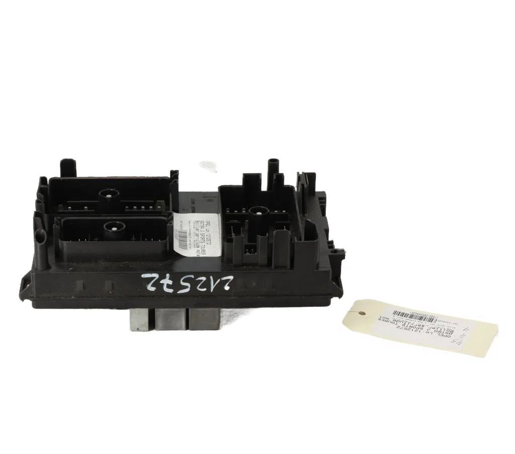 Bsm (boitier servitude moteur) Opel ASTRA J Sports Tourer (P10) 1.7 cdti (35) (2010-2015) occasion — photo 4
