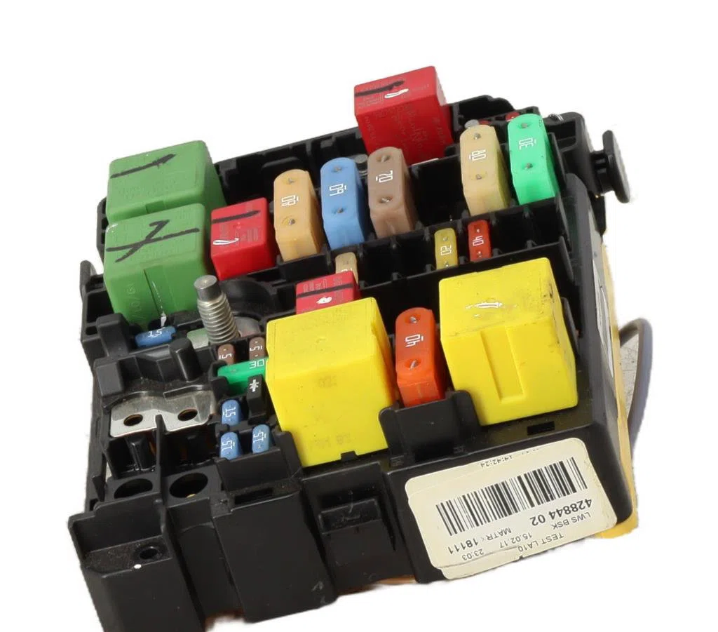 Bsm (boitier servitude moteur) Peugeot 2008 I (CU_) 1.2 thp 110 - puretech 110 (2015) 5 portes occasion — photo 3
