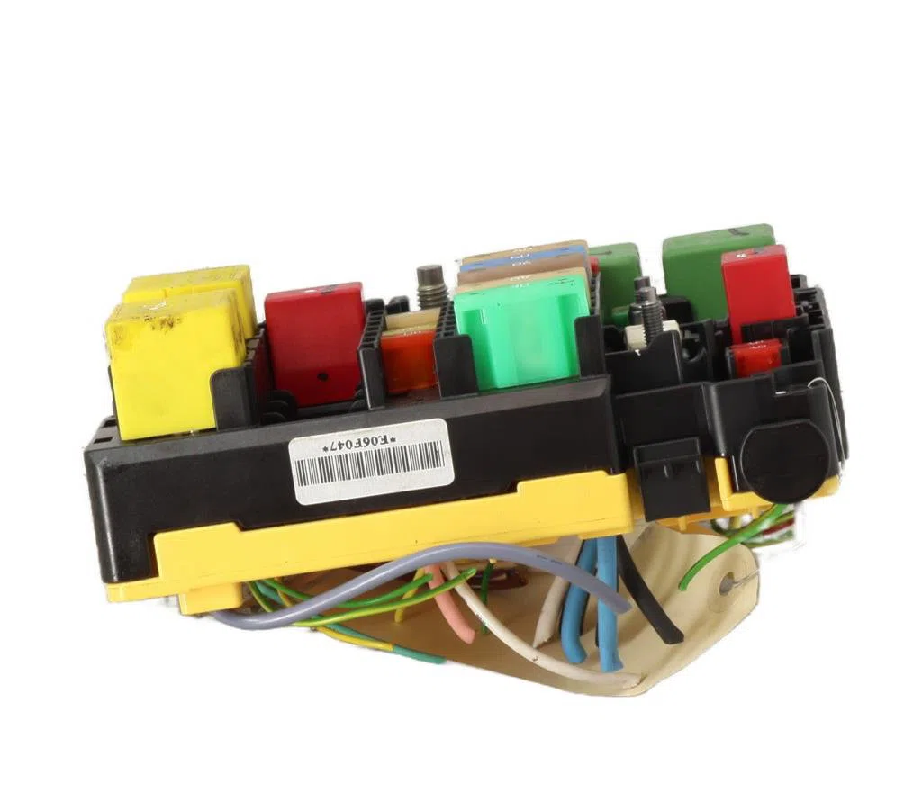 Bsm (boitier servitude moteur) Peugeot 2008 I (CU_) 1.2 thp 110 - puretech 110 (2015) 5 portes occasion — photo 4
