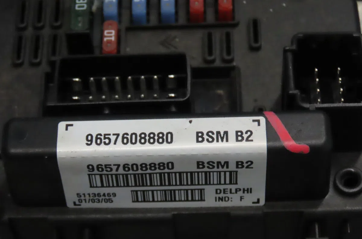 Bsm (boitier servitude moteur) PEUGEOT 206 2005 occasion — photo 4