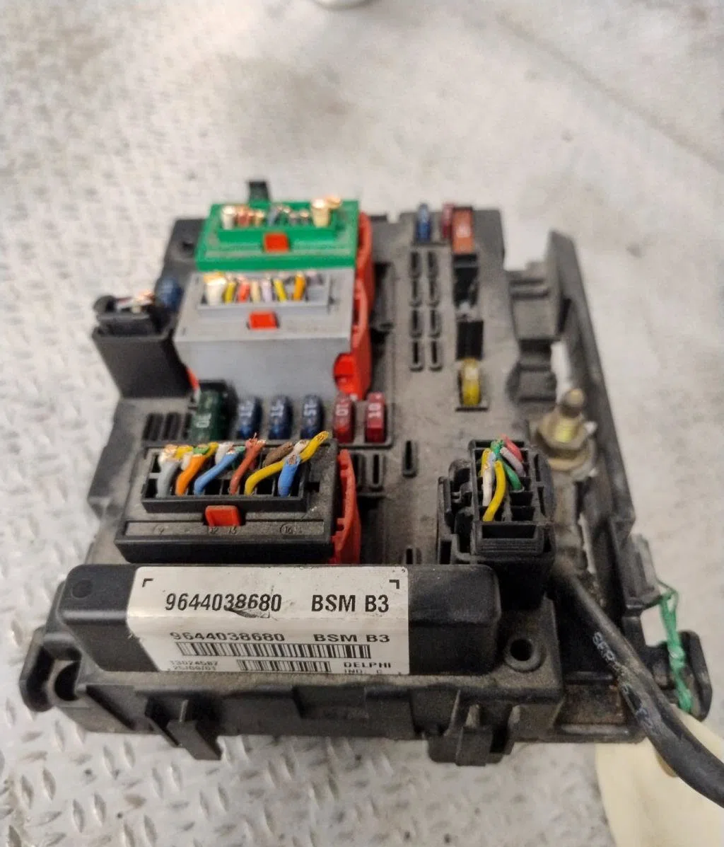 Bsm (boitier servitude moteur) PEUGEOT 206  206 PHASE 1 CABRIOLET occasion — photo 3