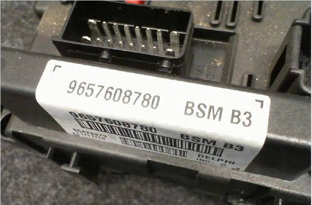 Bsm (boitier servitude moteur) Peugeot 206 (2L_, 2M_) 1.4 i (2010-2013) occasion — photo 4