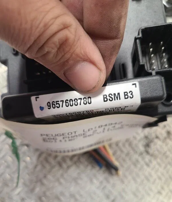 Bsm (boitier servitude moteur) Peugeot 206 3-5 portes (2A-C) 1.4 i (1998-2012) 3 portes occasion — photo 3