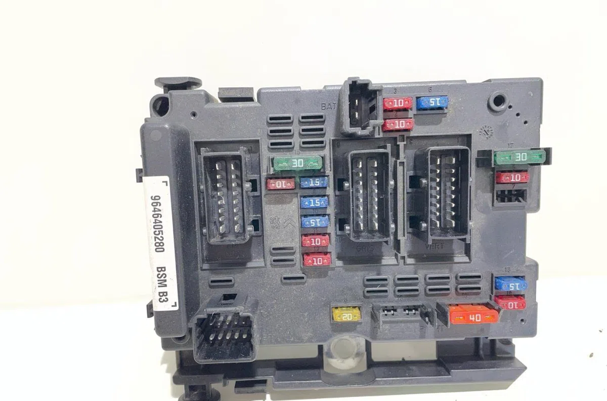 Bsm (boitier servitude moteur) Peugeot 206 3-5 portes (2A-C) 1.4 i (1998-2012) 3 portes occasion — photo 3