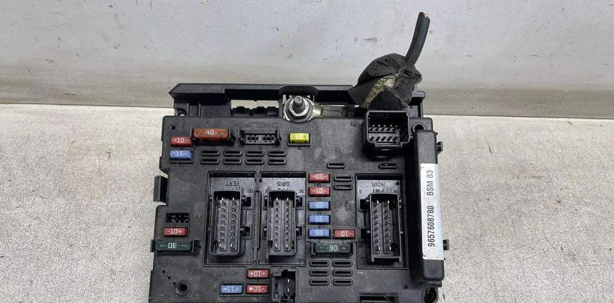 Bsm (boitier servitude moteur) Peugeot 206 3-5 portes (2A-C) 1.4 i (1998-2012) 3 portes occasion — photo 3