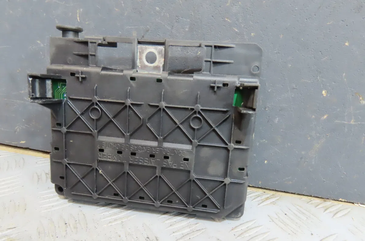 Bsm (boitier servitude moteur) Peugeot 206 3-5 portes (2A-C) 2.0 hdi 90 (1999-2009) 5 portes occasion — photo 3