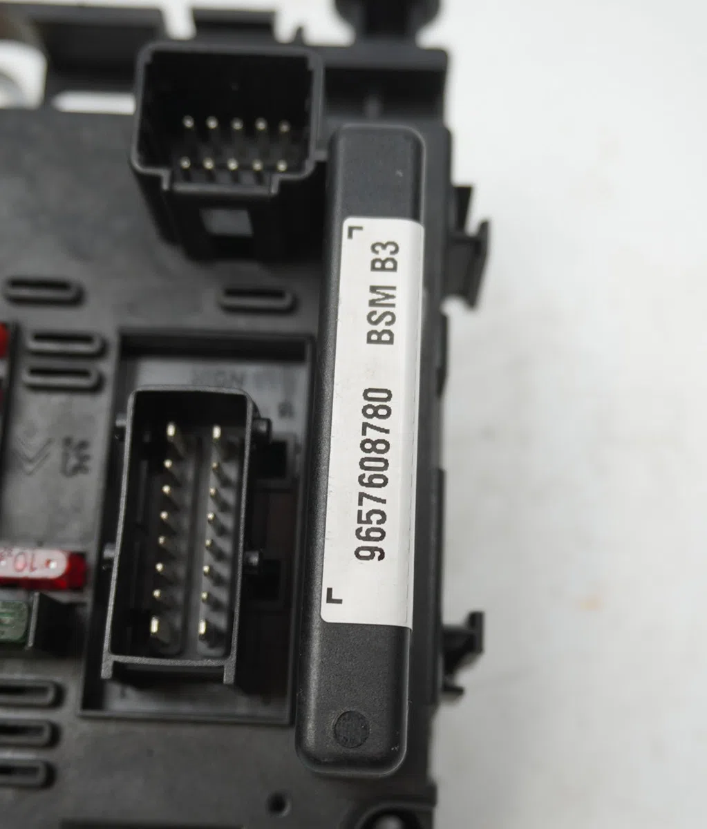 Bsm (boitier servitude moteur) Peugeot 206 A trois volumes 1.6 16v (2007) occasion — photo 3