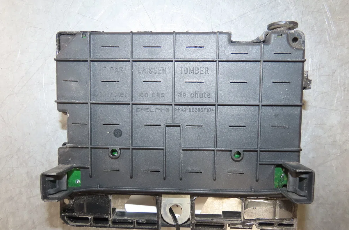Bsm (boitier servitude moteur) Peugeot 206 CC (2D) 1.6 16v (2dnfuf, 2dnfur) (2000-2007) 2 portes occasion — photo 4