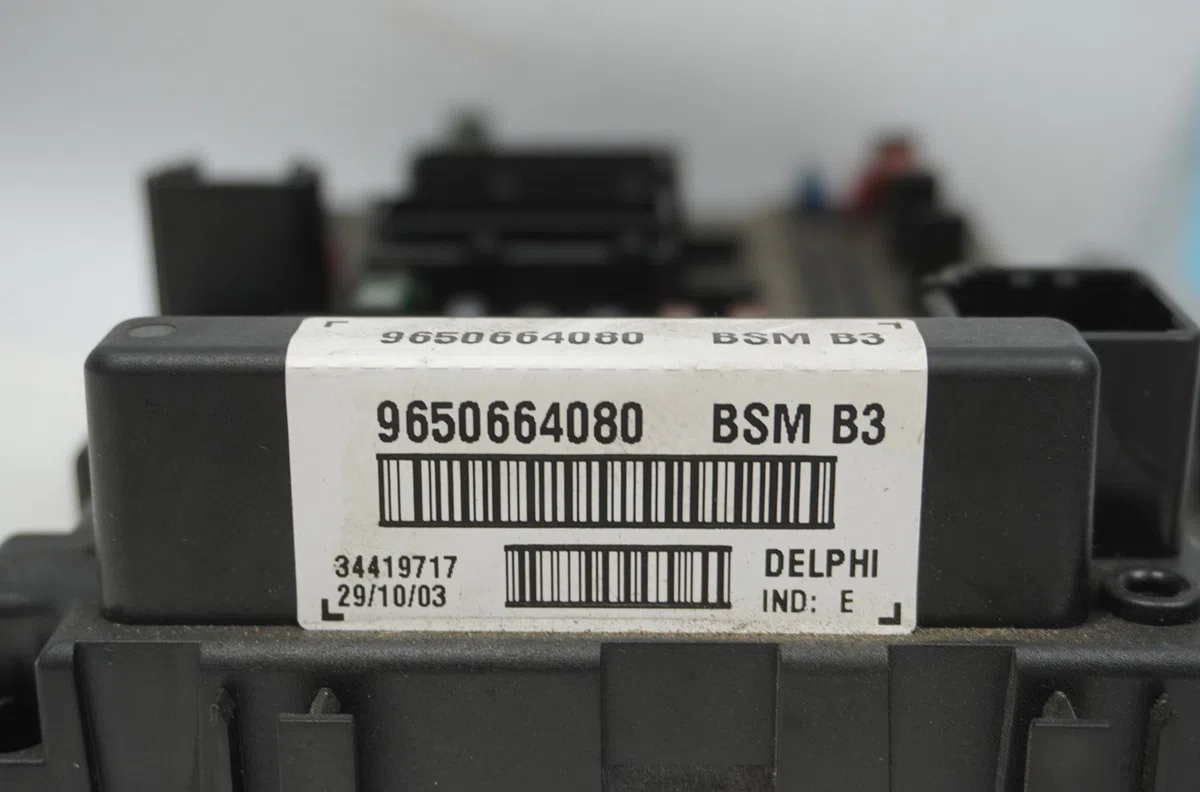 Bsm (boitier servitude moteur) Peugeot 206 CC (2D) 1.6 16v (2dnfuf, 2dnfur) (2000-2007) 2 portes occasion — photo 4