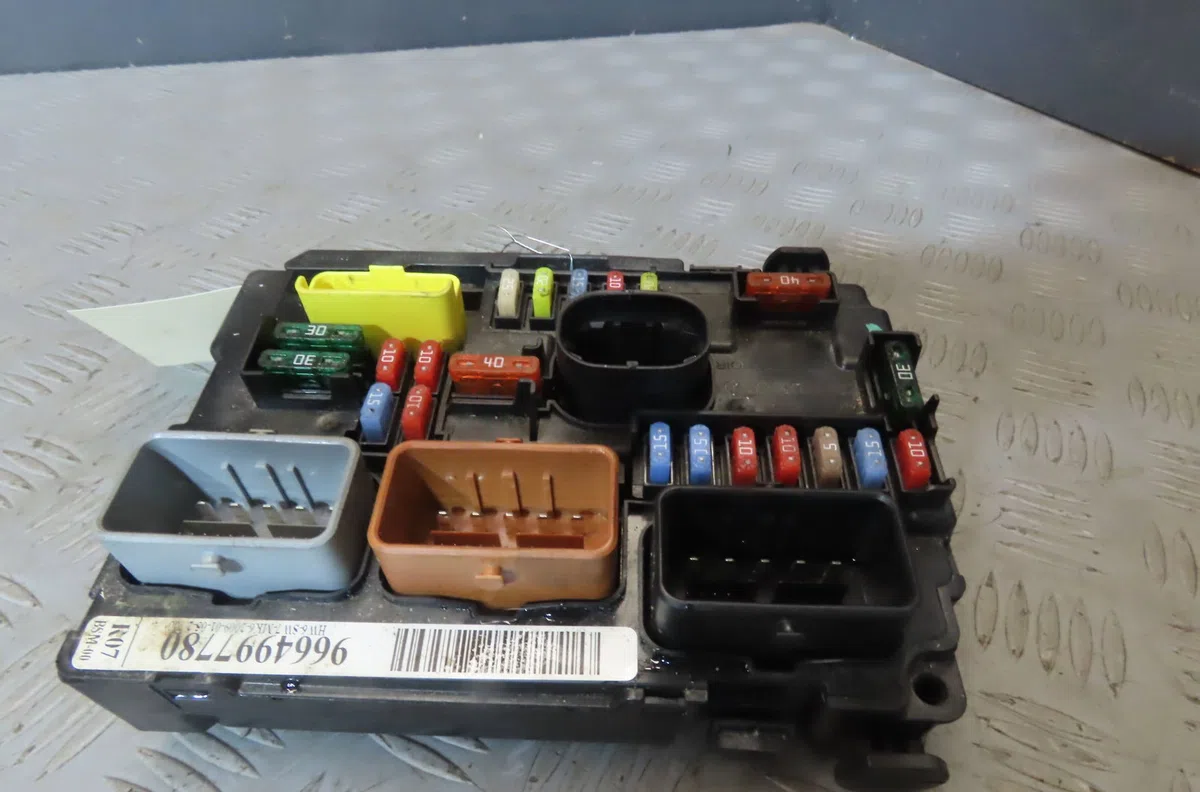 Bsm (boitier servitude moteur) PEUGEOT 207 2009 occasion — photo 2