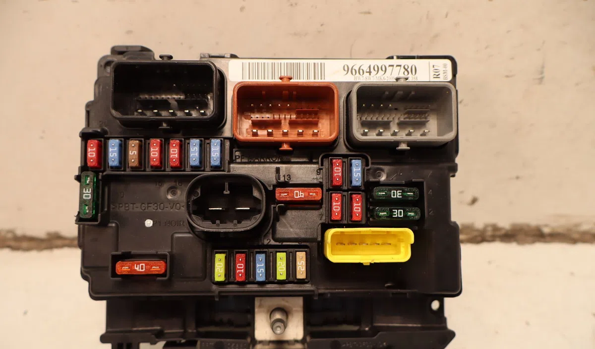 Bsm (boitier servitude moteur) Peugeot 207-207 (WA_, WC_) 1.4 16v (2006-2013) 3 portes occasion — photo 2