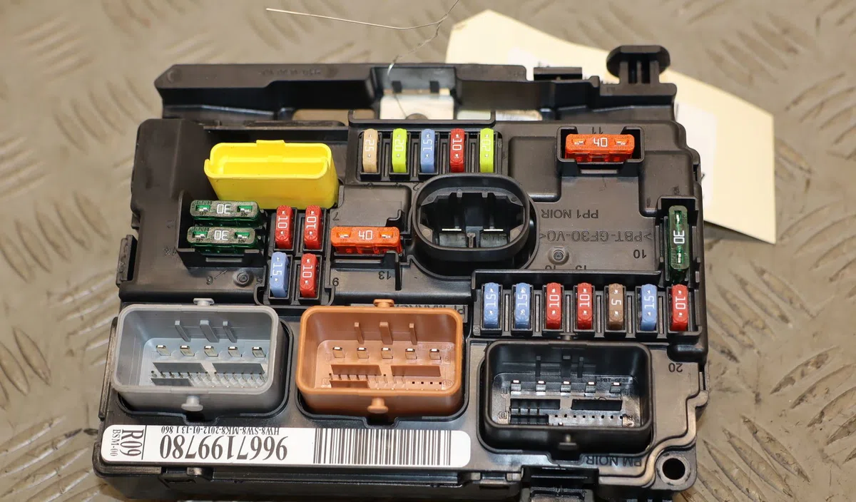 Bsm (boitier servitude moteur) Peugeot 207 SW (WK_) 1.6 hdi (2007-2012) 5 portes occasion — photo 2
