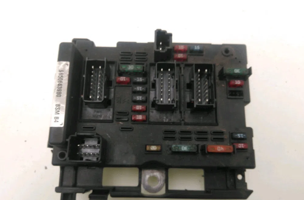 Bsm (boitier servitude moteur) Peugeot 307 (3A-C) 2.0 16v (2000-2005) occasion — photo 4