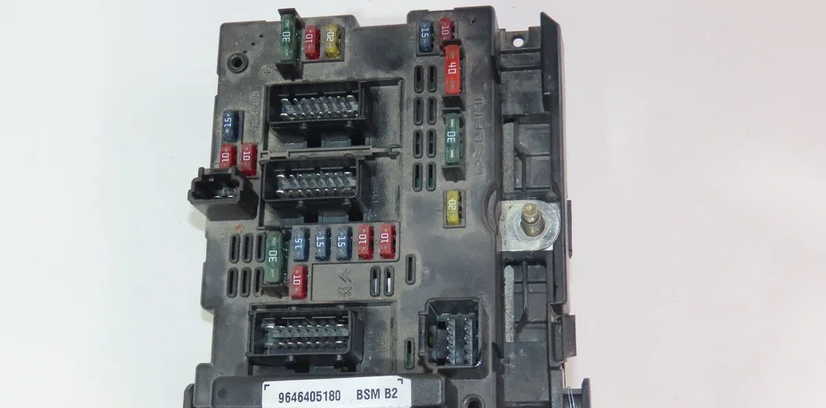 Bsm (boitier servitude moteur) Peugeot 307 (3A-C) 2.0 hdi 110 (2000-2007) occasion — photo 2