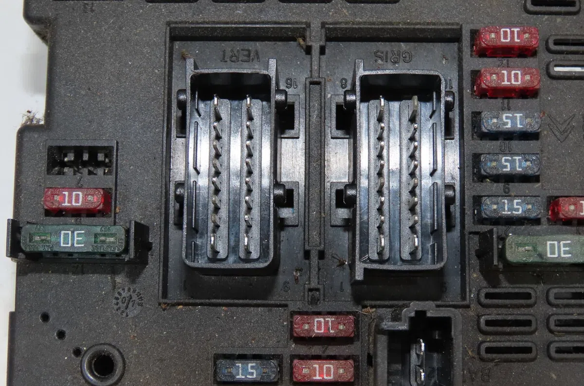 Bsm (boitier servitude moteur) Peugeot 307 (3A-C) 2.0 hdi 90 (2000-2007) 5 portes occasion — photo 3