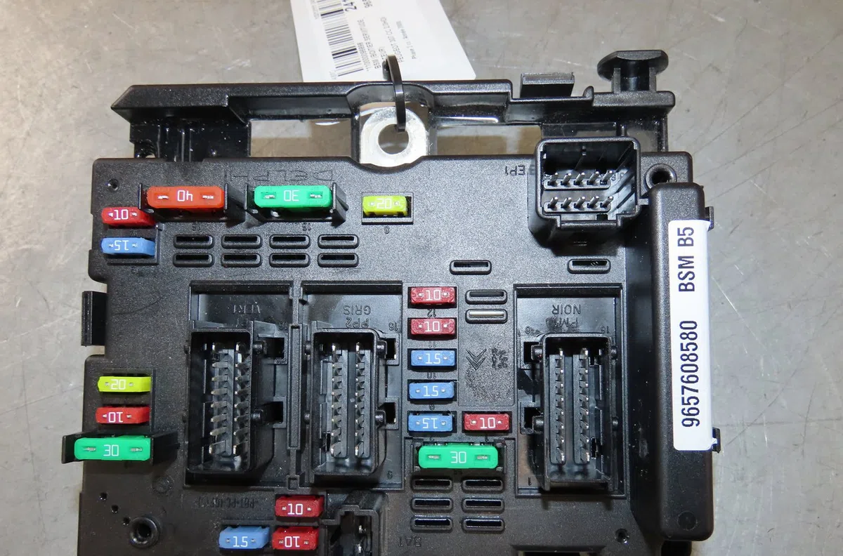 Bsm (boitier servitude moteur) Peugeot 307 CC (3B) 2.0 hdi 135 (2005-2009) occasion — photo 2