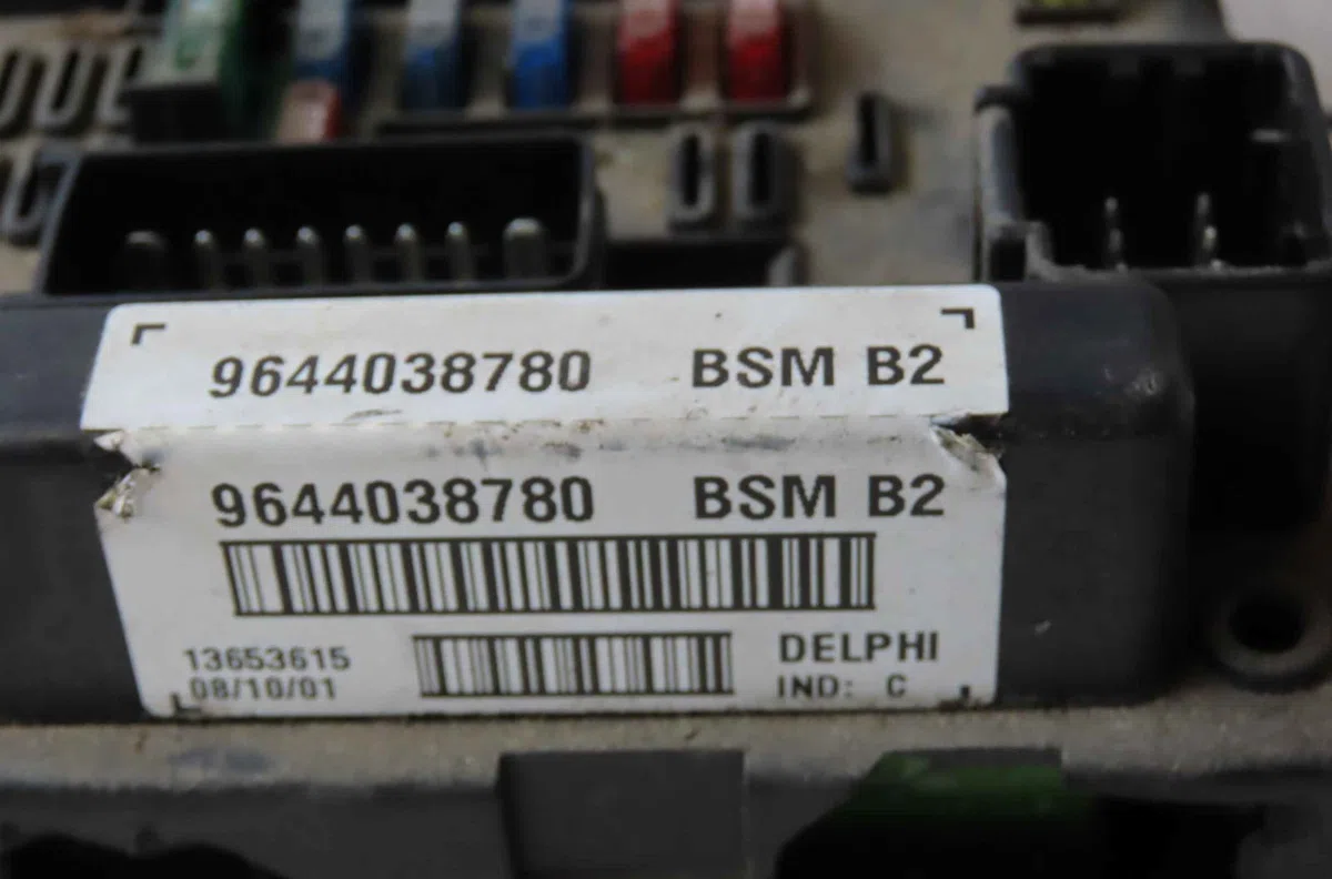 Bsm (boitier servitude moteur) PEUGEOT 307 occasion — photo 2