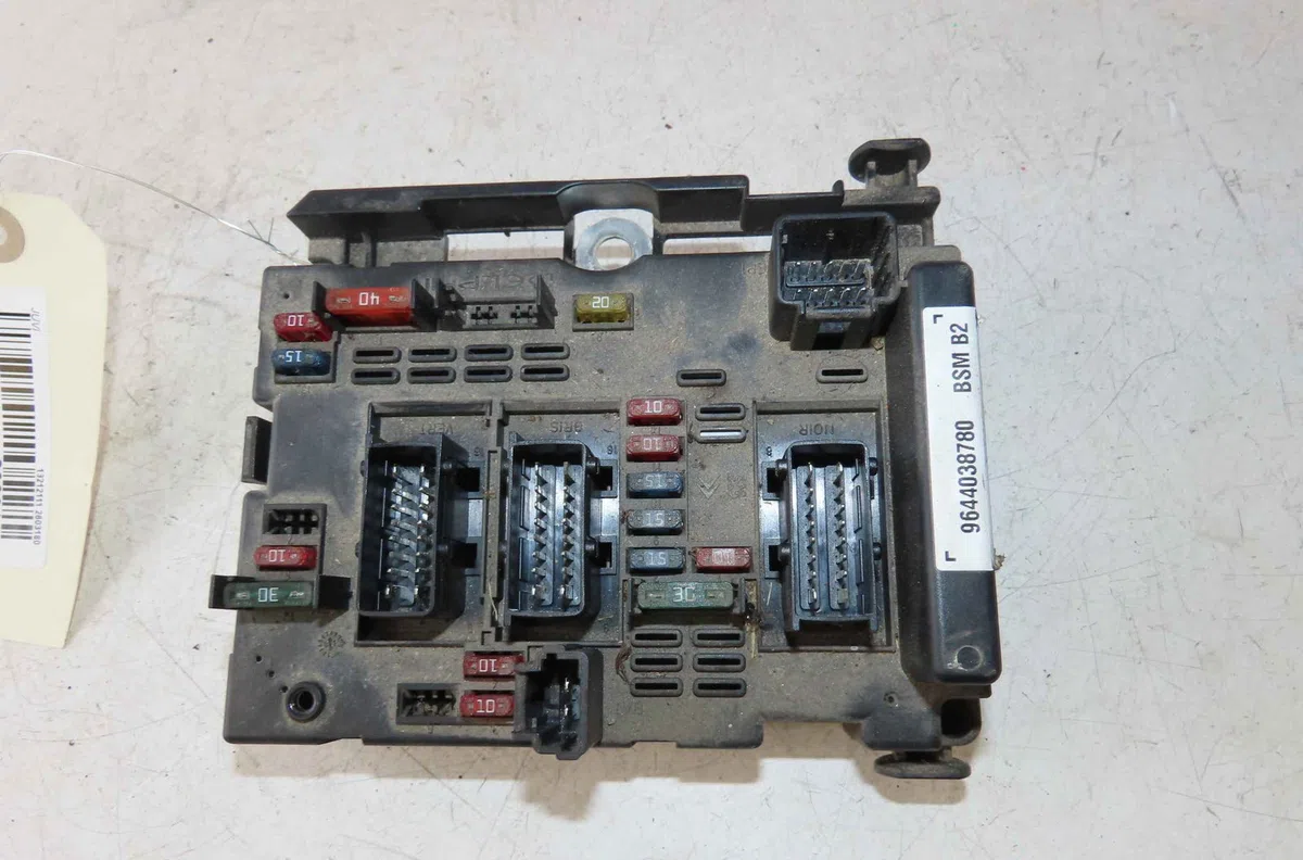 Bsm (boitier servitude moteur) PEUGEOT 307 occasion — photo 3