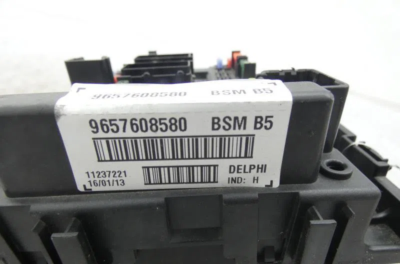 Bsm (boitier servitude moteur) PEUGEOT 307 PHASE 1 occasion — photo 4