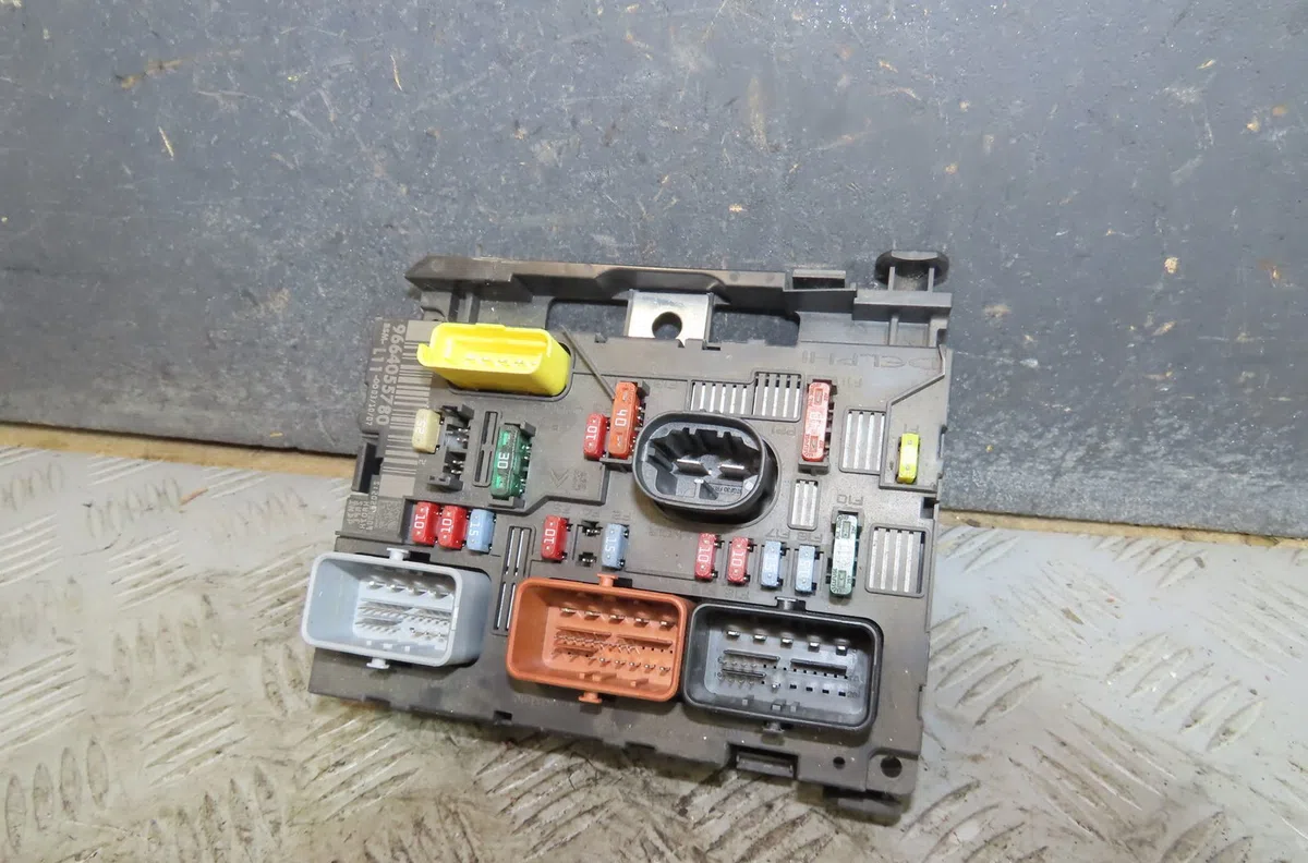 Bsm (boitier servitude moteur) Peugeot 307 SW (3H) 1.6 hdi 110 (2003-2007) occasion — photo 3