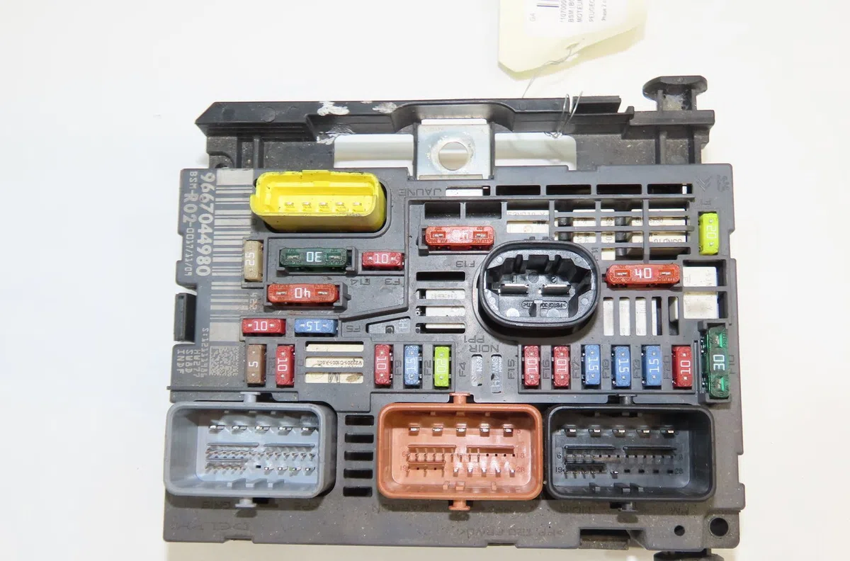 Bsm (boitier servitude moteur) Peugeot 407 (6D_) 1.6 hdi 110 (6d9hzc, 6d9hyc) (2004-2010) occasion — photo 2