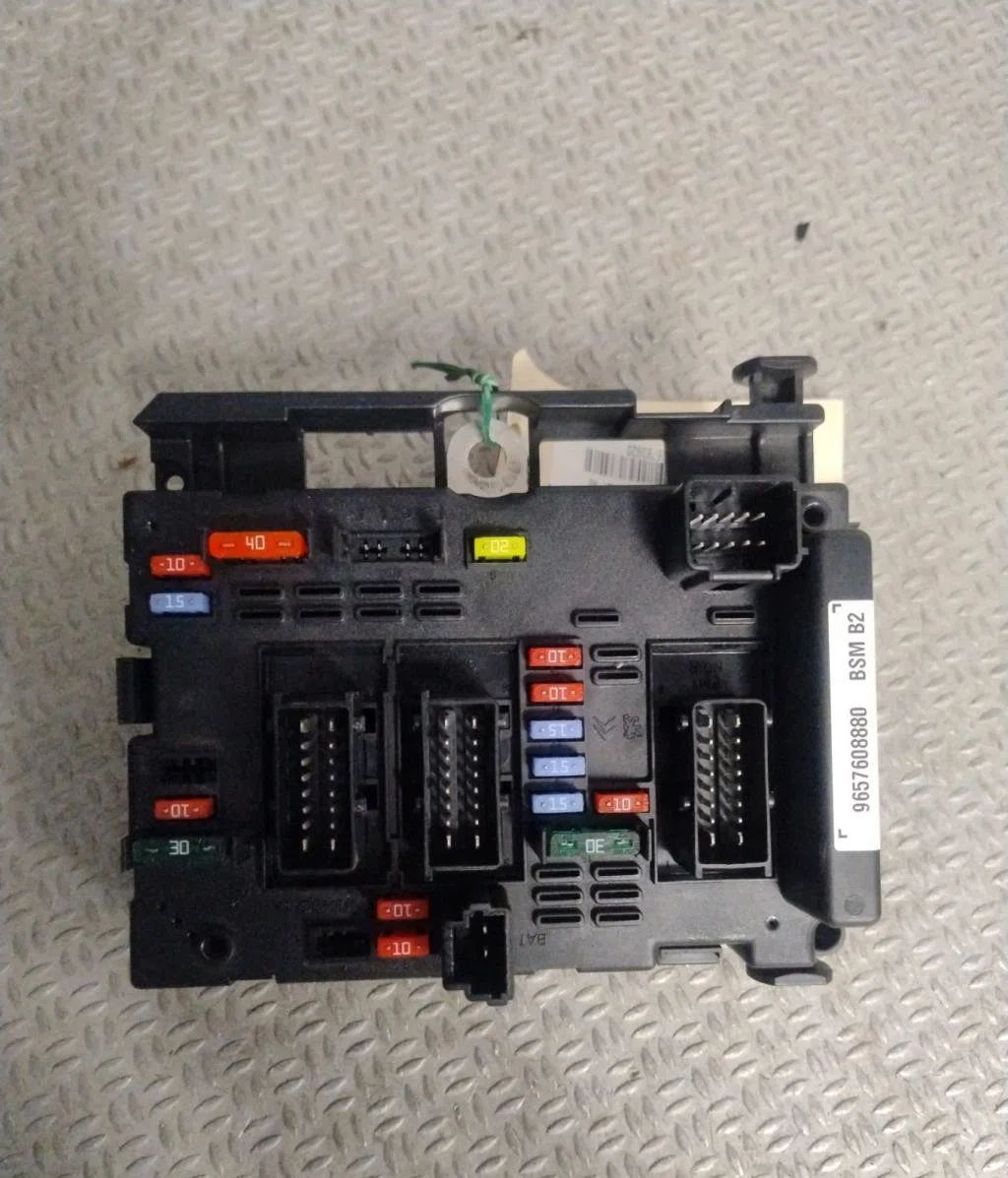 Bsm (boitier servitude moteur) PEUGEOT PARTNER 1 PHASE 2 occasion — photo 2
