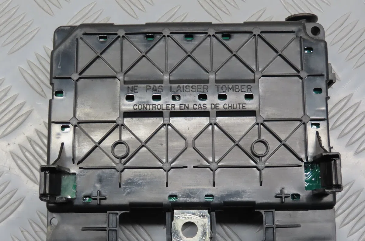 Bsm (boitier servitude moteur) Peugeot PARTNER Camionnette-Monospace (5_, G_) 1.9 d (1996-2002) 3 portes occasion — photo 3