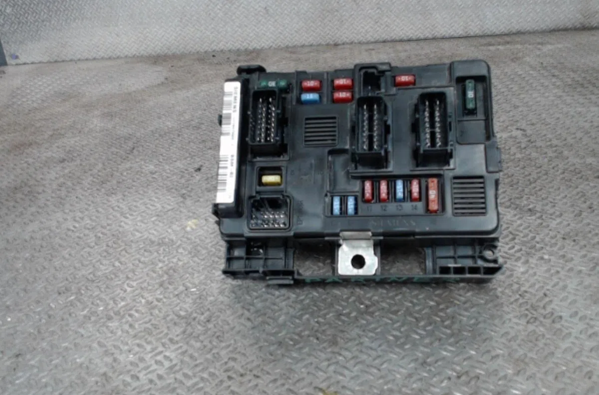 Bsm (boitier servitude moteur) Peugeot PARTNER Monospace (5_, G_) 1.6 hdi 75 (2005-2008) 4 portes occasion — photo 2
